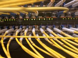 Utstyret som leverer Laser lyset.